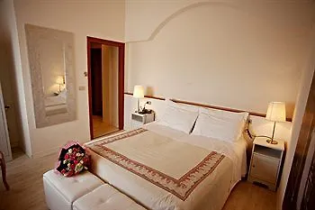 Mini Palace Hotel 4*