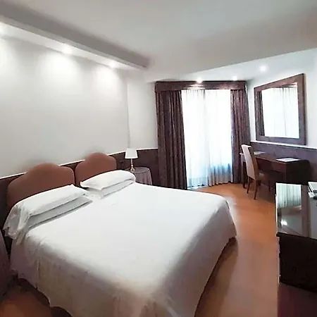 Mini Palace Hotel